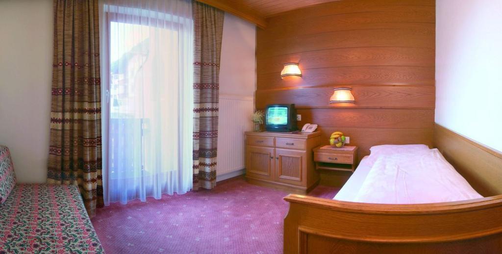 Hotel Garni Val-Sinestra Ишгъл Стая снимка